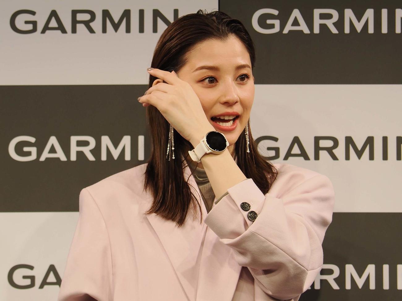 イベントに出席した朝比奈彩