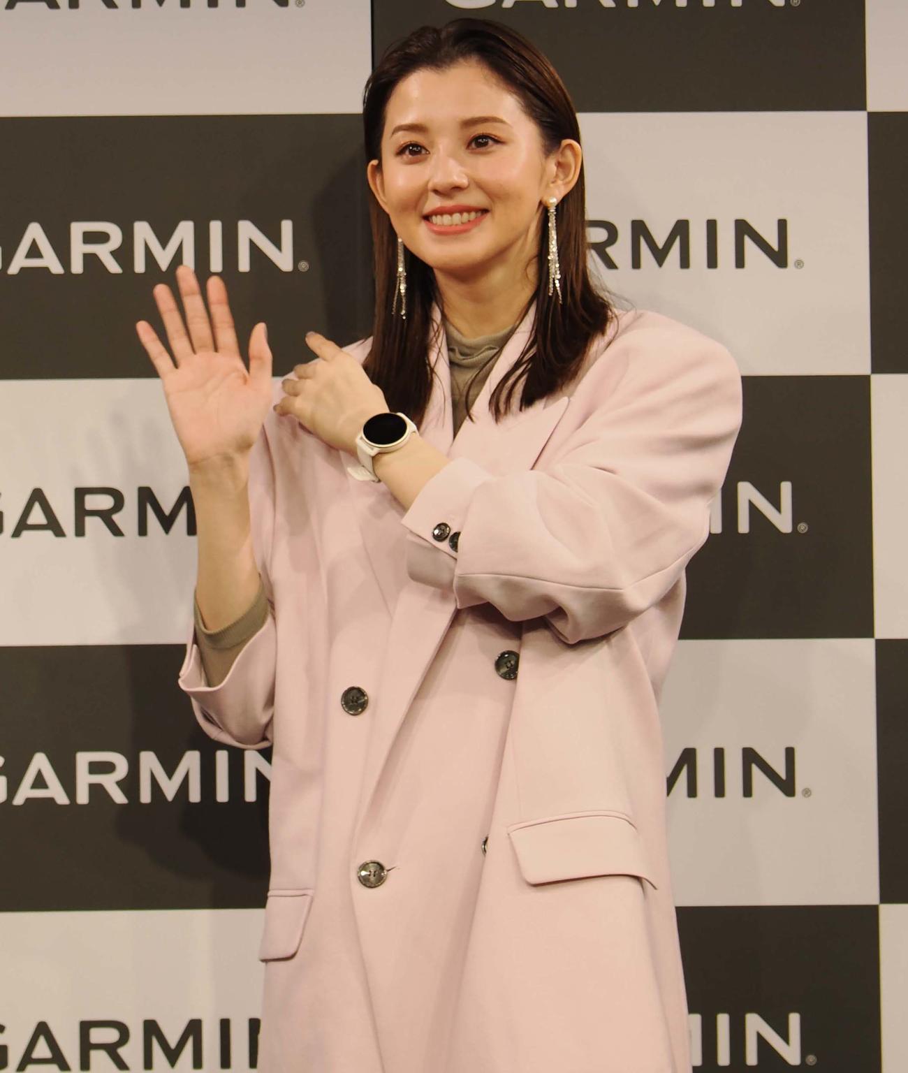 イベントに出席した朝比奈彩