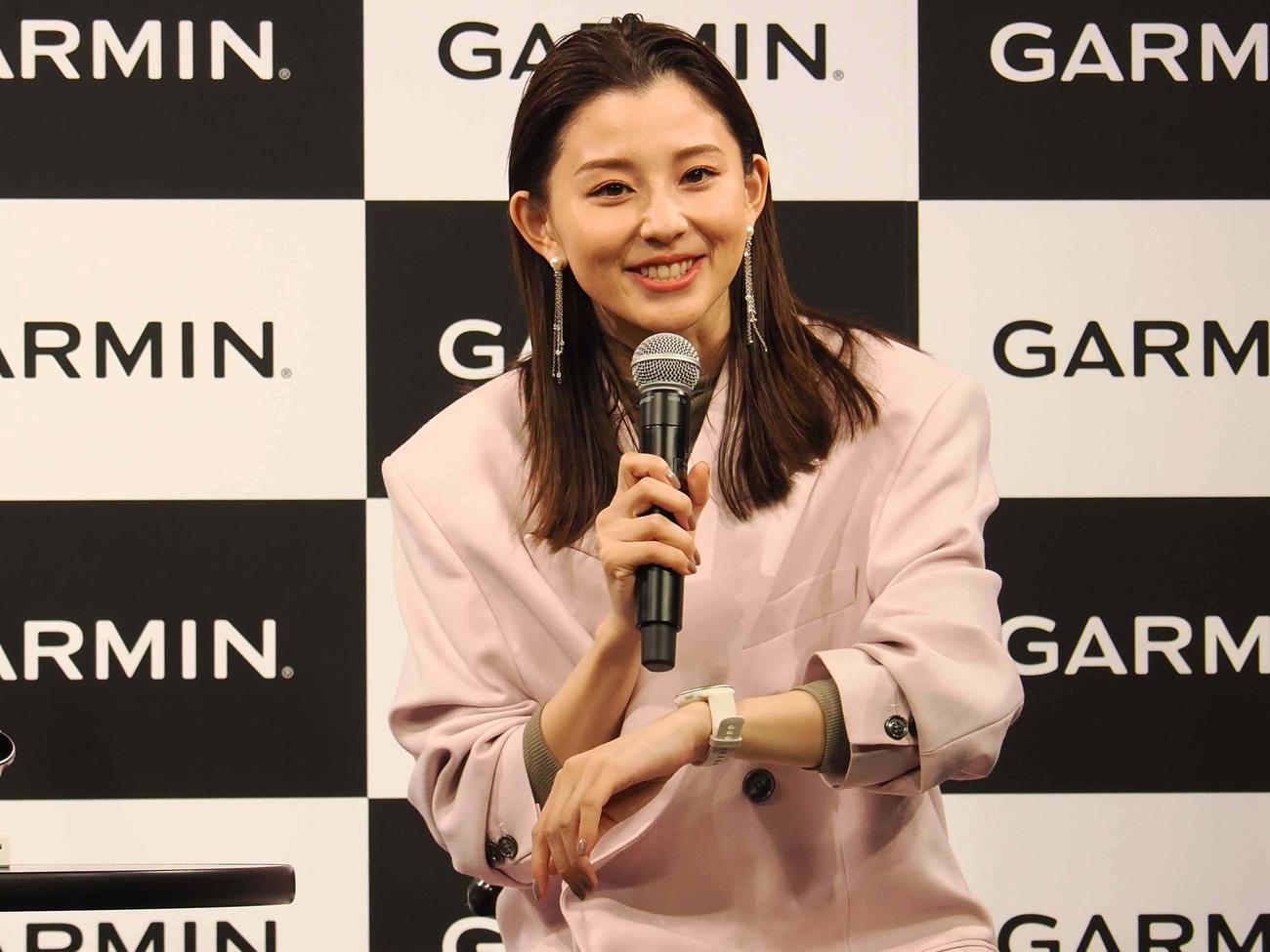 イベントに出席した朝比奈彩