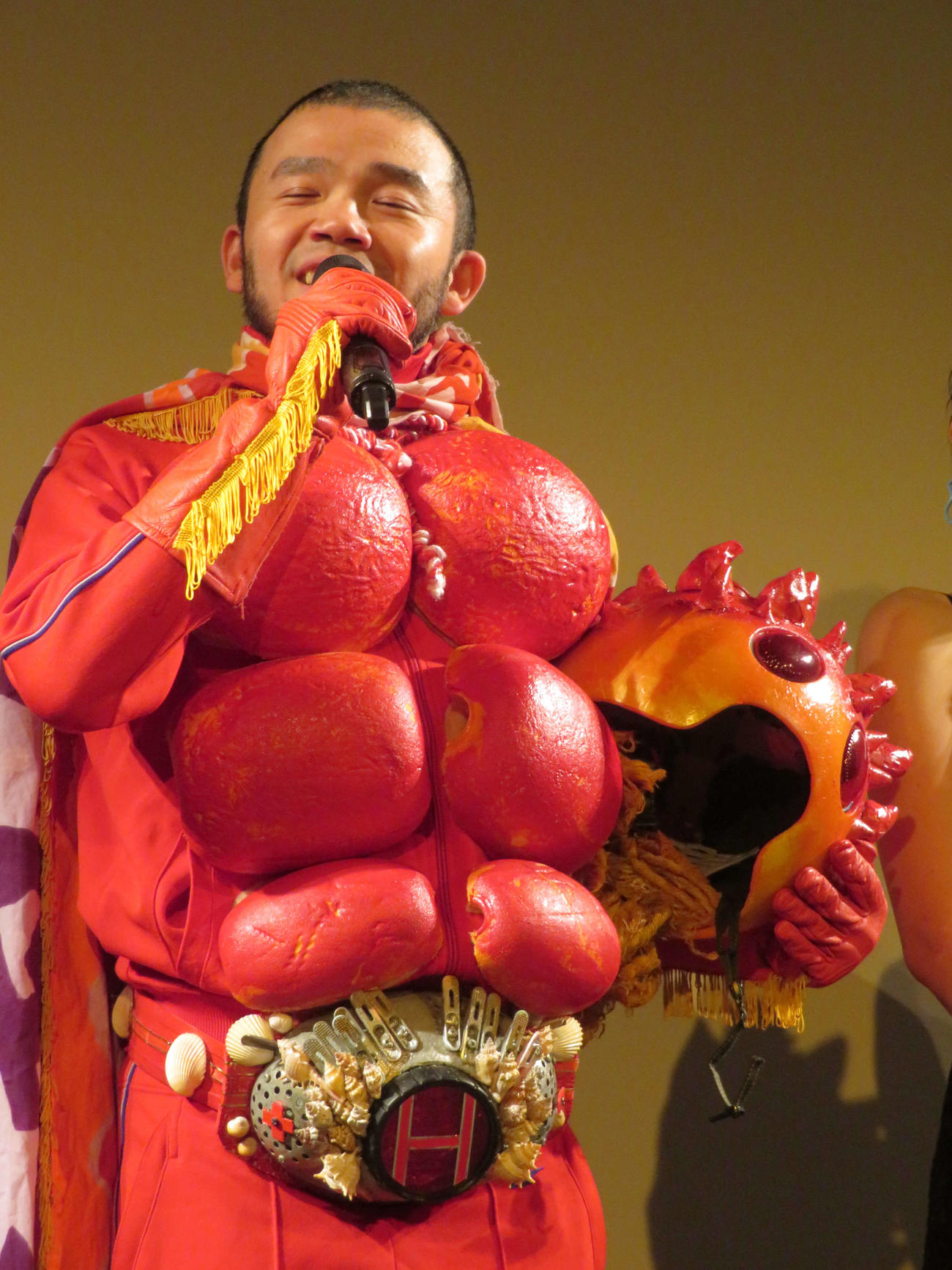 映画「さよなら　ほやマン」感性披露試写会に登壇したMOROHAのアフロ（撮影・村上幸将）