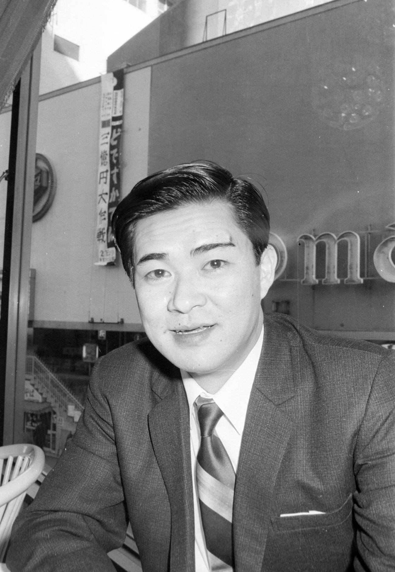 初の新宿コマ劇場出演が決まった財津一郎さん（1971年1月撮影）