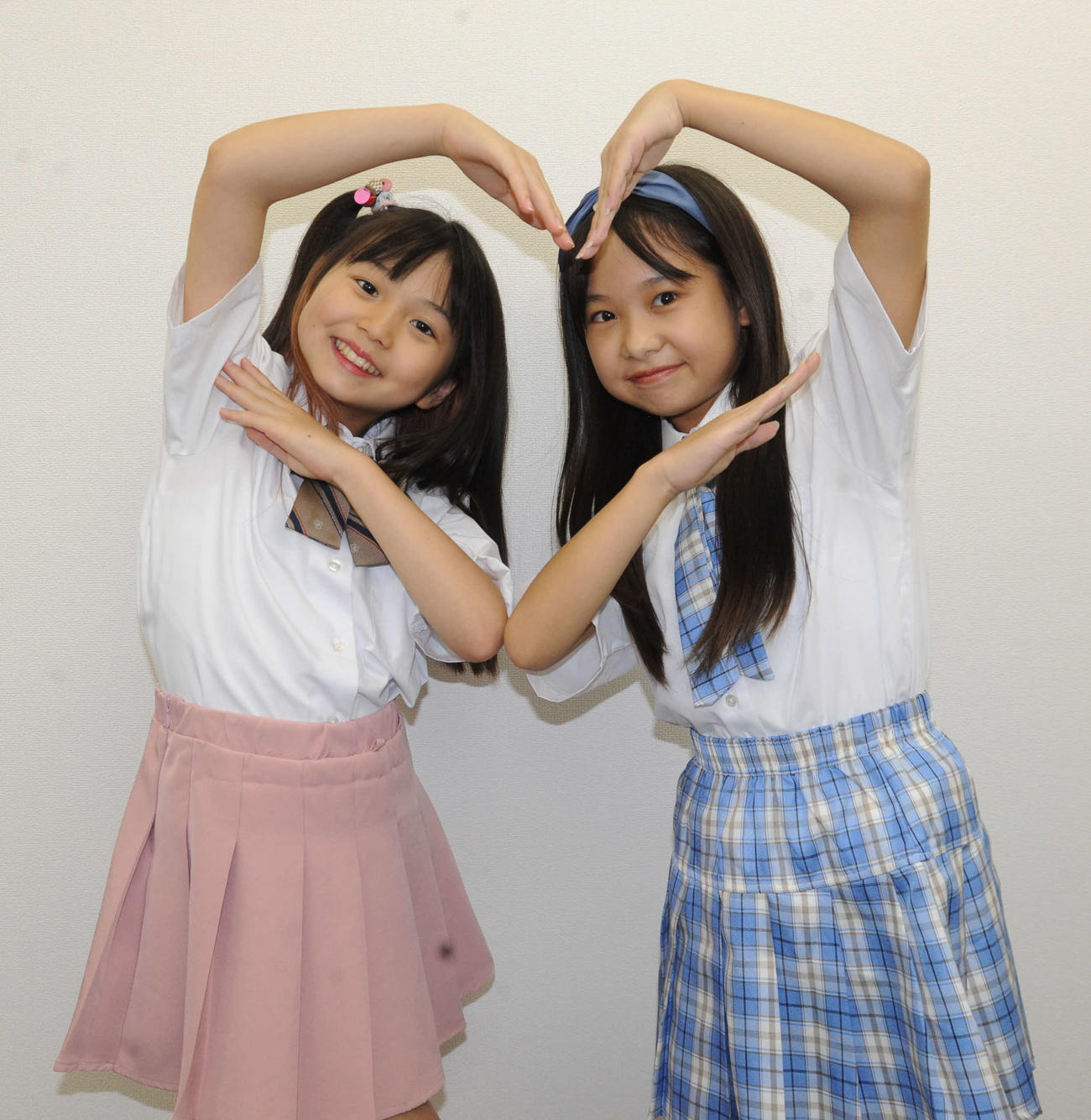 M－1グランプリ2023で注目を浴びるラブリースマイリーベイビーの、ほのの（左）と、あいり（撮影・松尾幸之介）