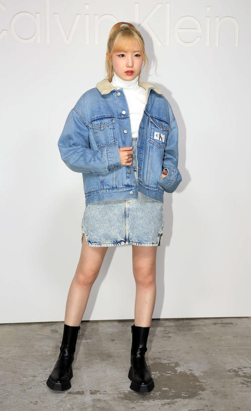 「Calvin Kleinグローバルイベント」のフォトコールでポーズを決める本田仁美（撮影・浅見桂子）