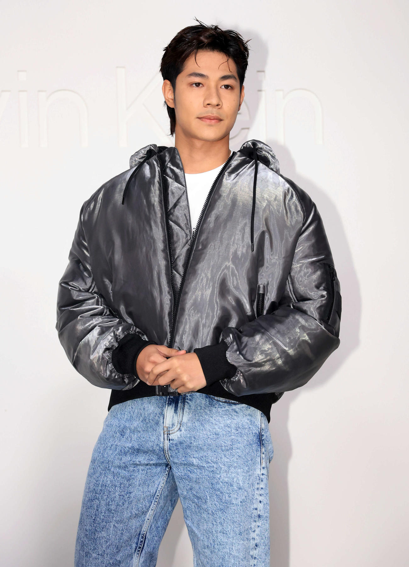 「Calvin Kleinグローバルイベント」のフォトコールでポーズを決めるメアークイーン（撮影・浅見桂子）