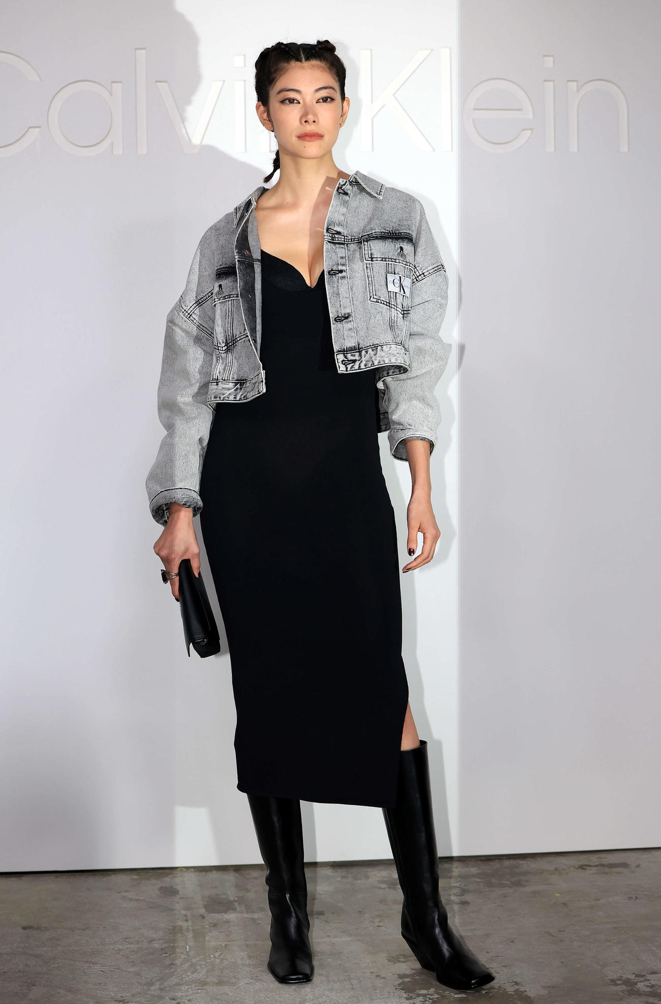 「Calvin Kleinグローバルイベント」のフォトコールでポーズを決める森星（撮影・浅見桂子）