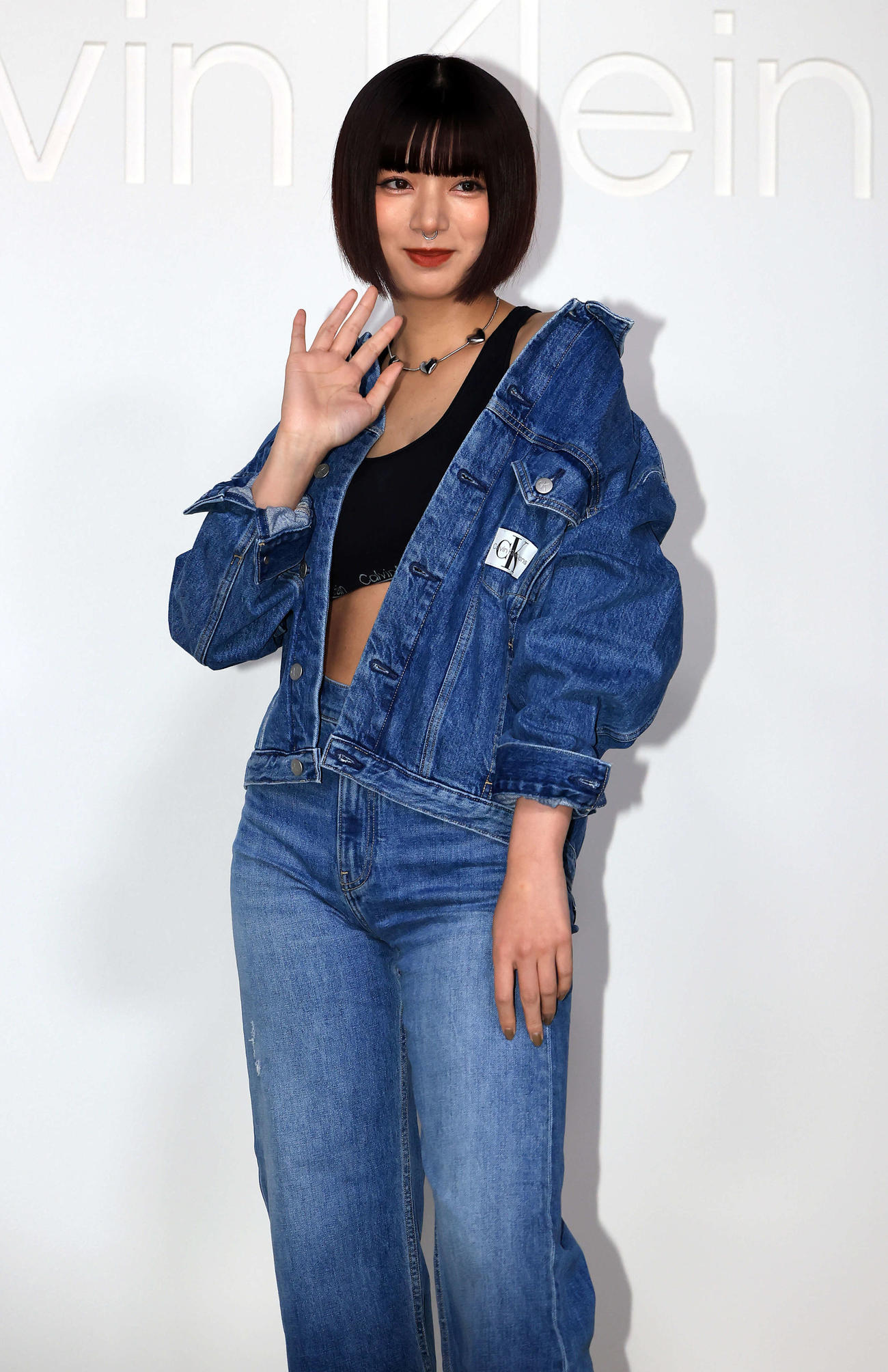 「Calvin Kleinグローバルイベント」のフォトコールでポーズを決める池田エライザ（撮影・浅見桂子）