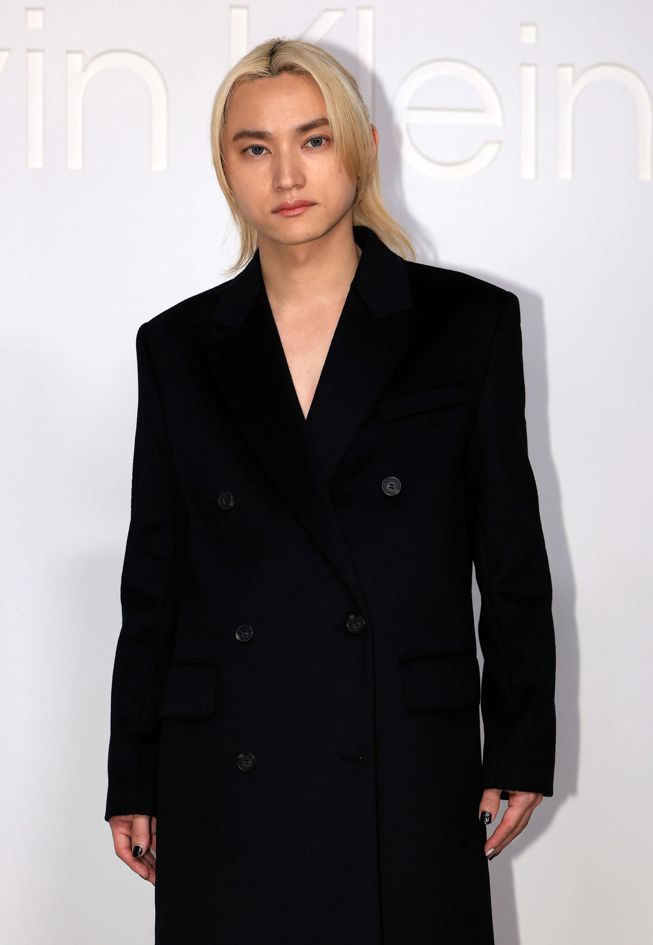 「Calvin Kleinグローバルイベント」のフォトコールでポーズを決めるSKY－HI（撮影・浅見桂子）