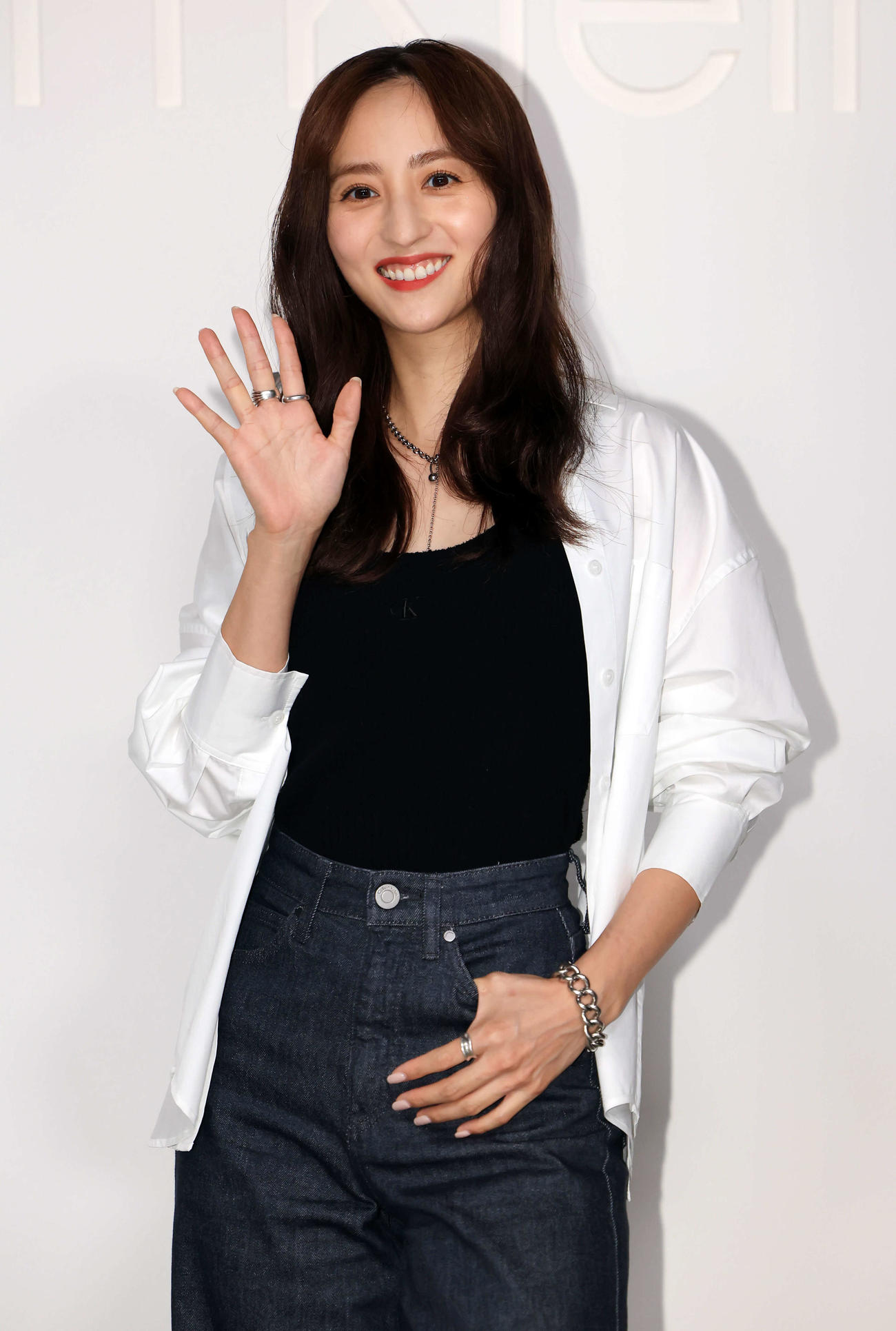 「Calvin Kleinグローバルイベント」のフォトコールでポーズを決める堀田茜（撮影・浅見桂子）