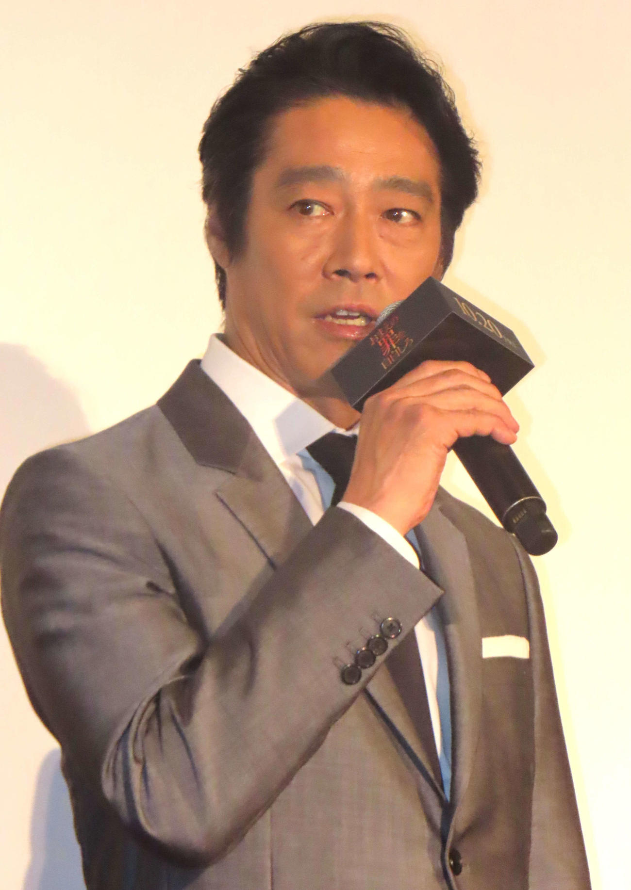映画「おまえの罪を自白しろ」公開初日舞台あいさつに出席した堤真一