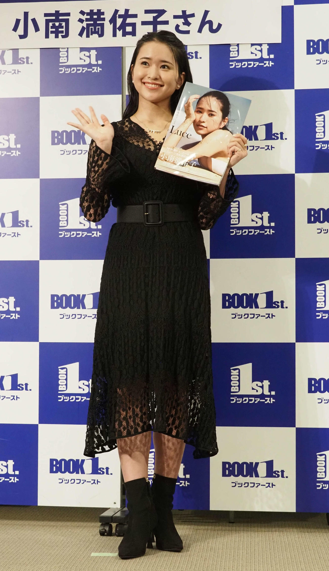 初写真集「Luce」発売記念会見を行った小南満佑子（撮影・遠藤尚子）