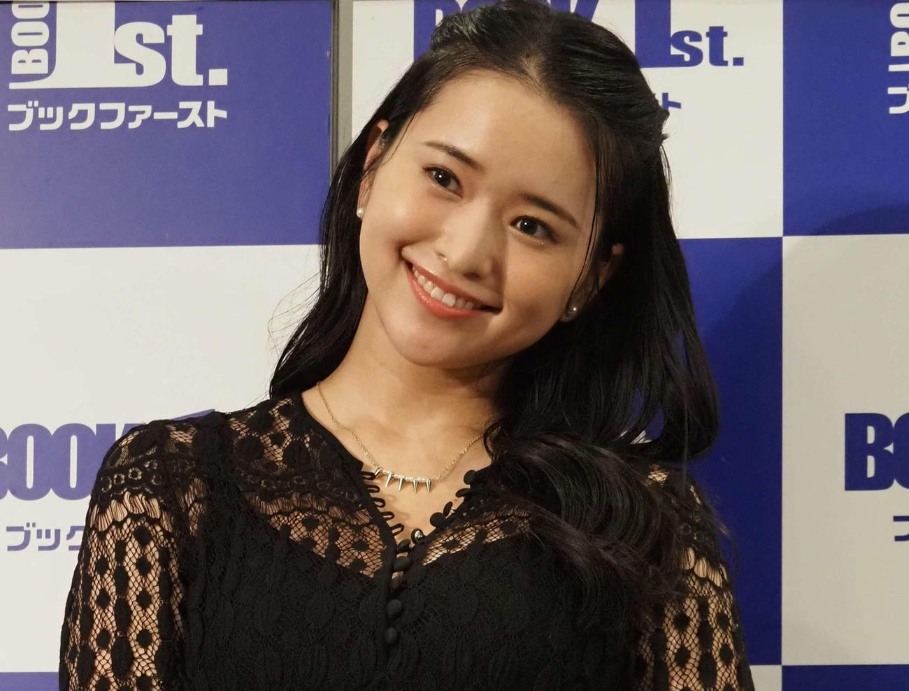 初写真集「Luce」発売記念会見を行った小南満佑子（撮影・遠藤尚子）