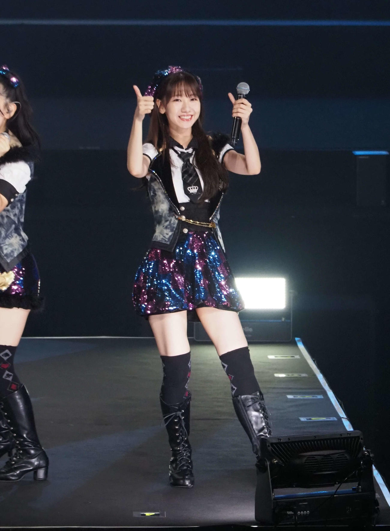 笑顔でパフォーマンスするAKB48柏木由紀（撮影・遠藤尚子）