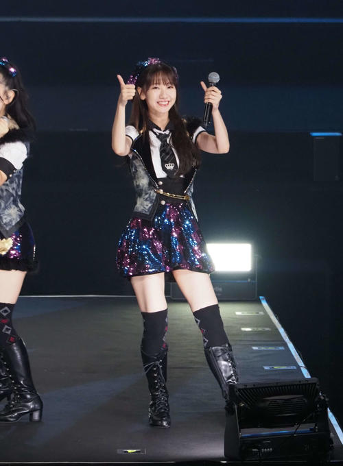笑顔でパフォーマンスするAKB48柏木由紀（撮影・遠藤尚子）