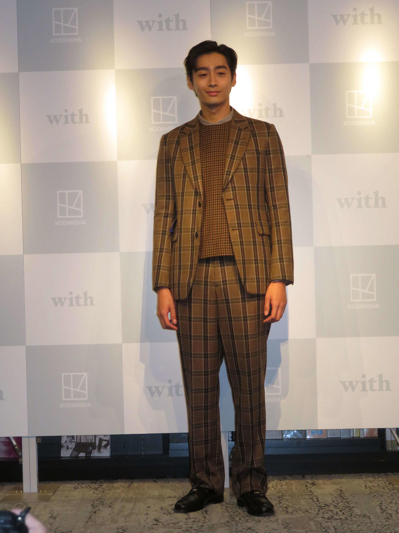 ファースト写真集「H3O」発売記念会見を開いた濱尾ノリタカ（撮影・村上幸将）