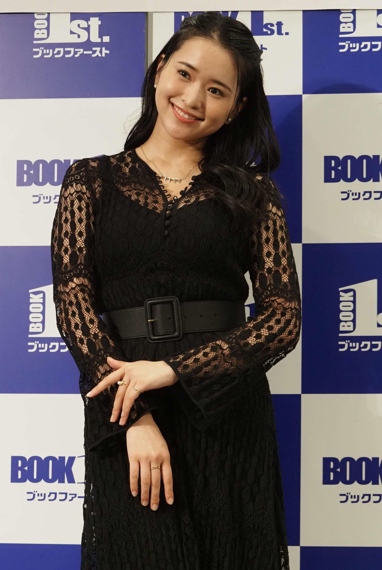 初写真集「Luce」発売記念会見を行った小南満佑子（撮影・遠藤尚子）