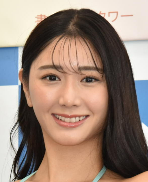 初写真集「EarthFUL」発売記念会見に出席した斎藤恭代
