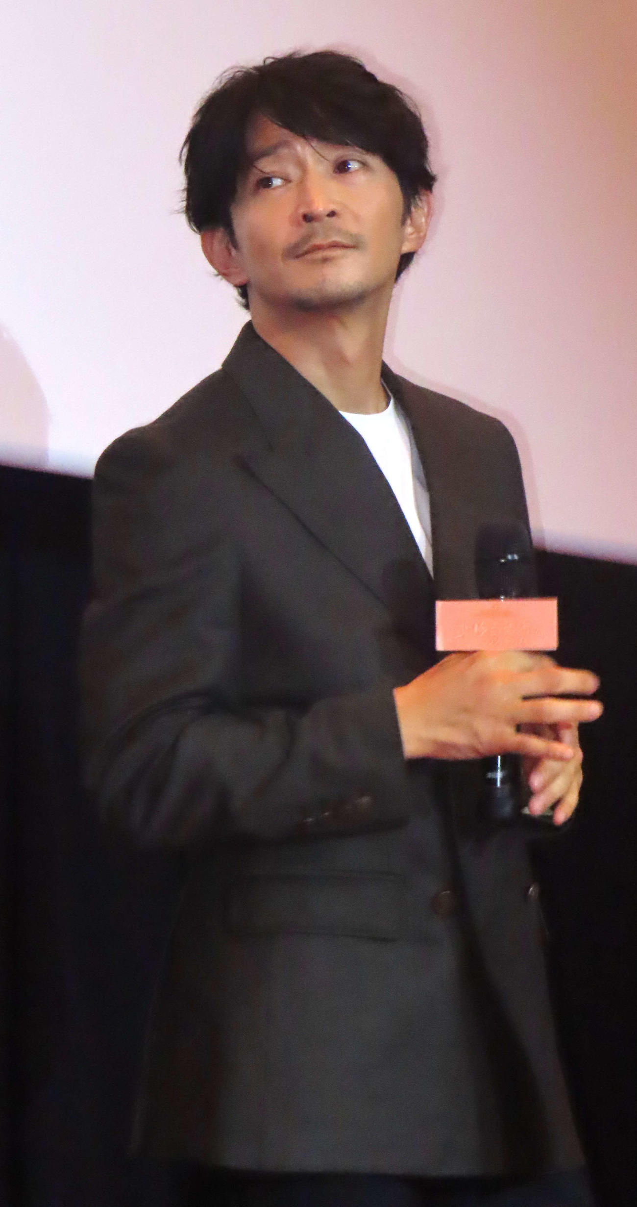映画「北極百貨店のコンシェルジュさん」公開記念舞台あいさつに出席した津田健次郎