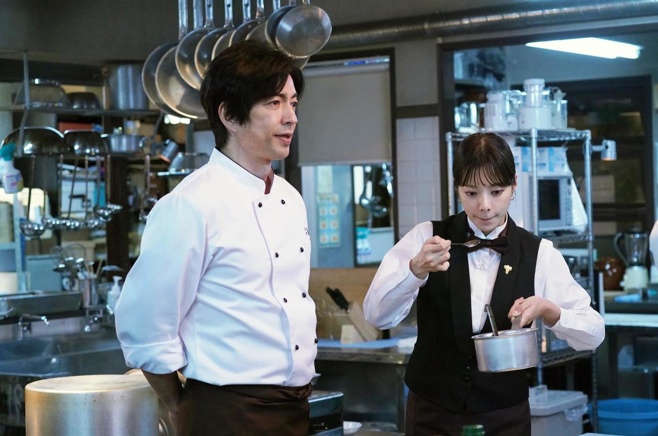 「ONE DAY～聖夜のから騒ぎ～」に出演する大沢たかお、桜井ユキ（C）フジテレビ