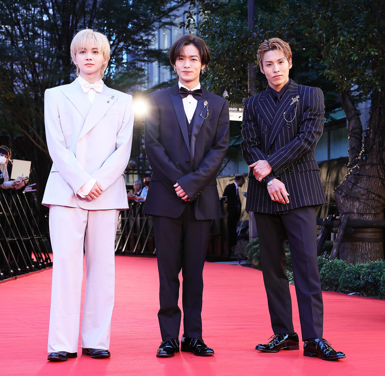 レッドカーペットに登場した、左から吉野北人、川村壱馬、RIKU（撮影・足立雅史）