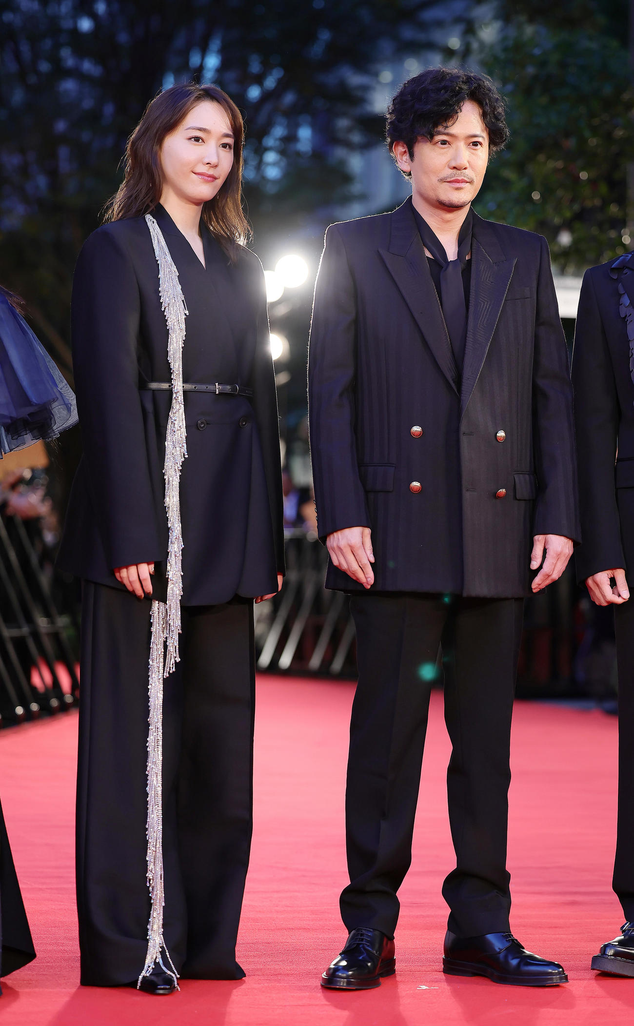 レッドカーペットに登場した新垣結衣（左）と稲垣吾郎（撮影・足立雅史）