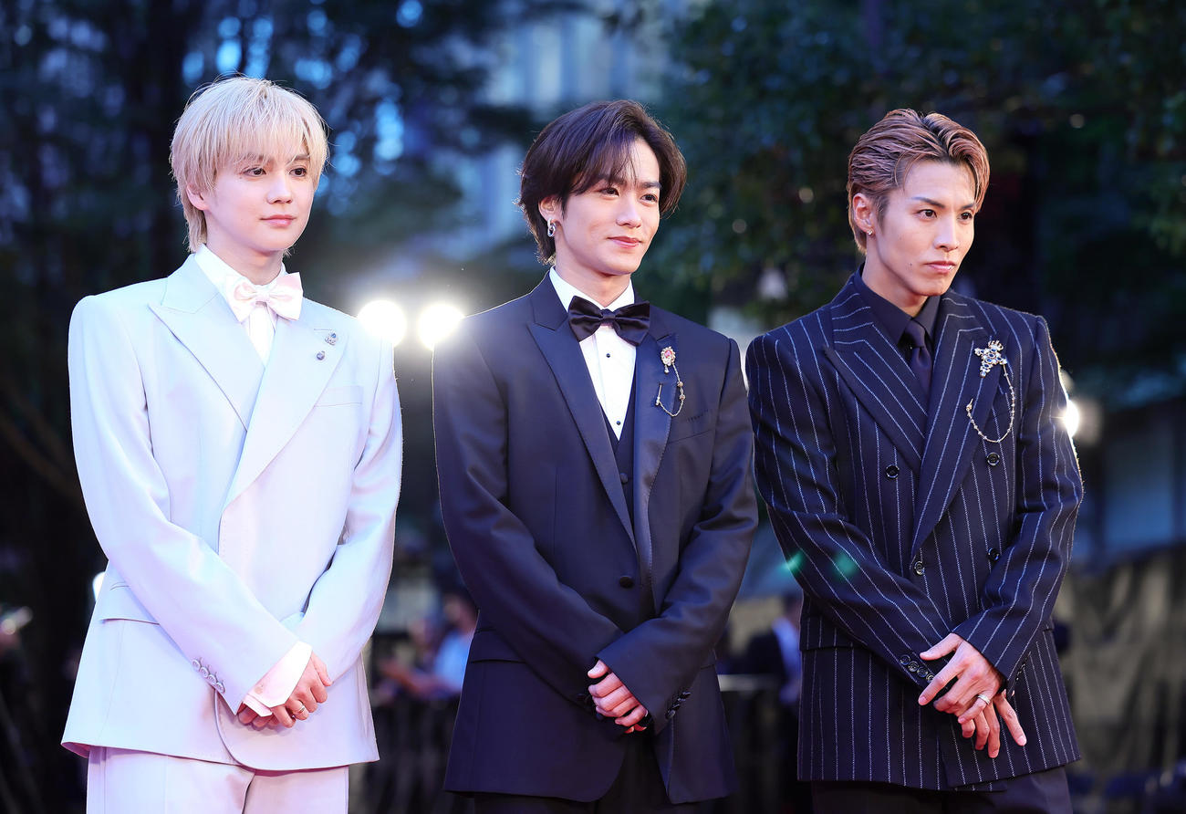 レッドカーペットに登場した、左から吉野北人、川村壱馬、RIKU（撮影・足立雅史）