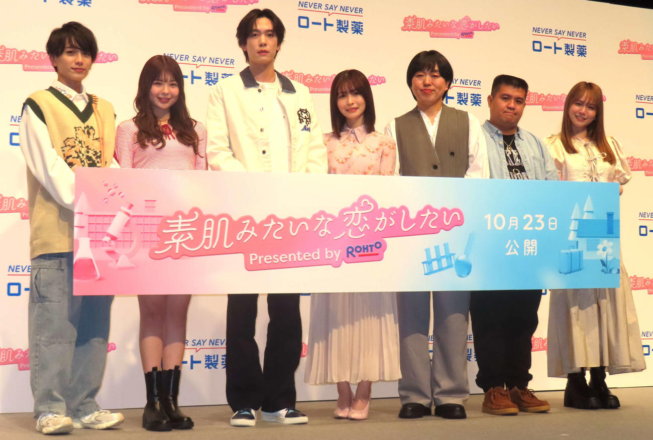 「ロート製薬　新ドラマCM発表会」に出席した、左から小西詠斗、折田涼夏、内藤秀一郎、長濱ねる、ジェラードンかみちぃ、アタック西本、菅本裕子