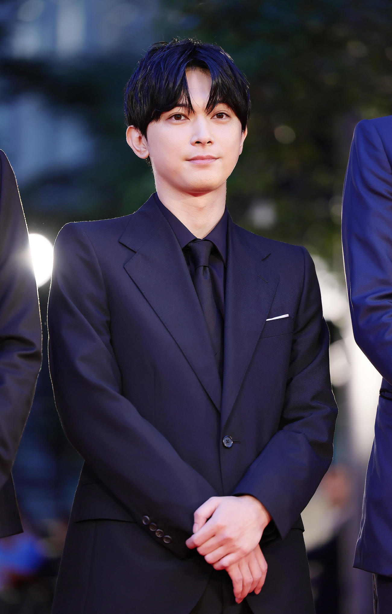 レッドカーペットに登場した吉沢亮（撮影・足立雅史）