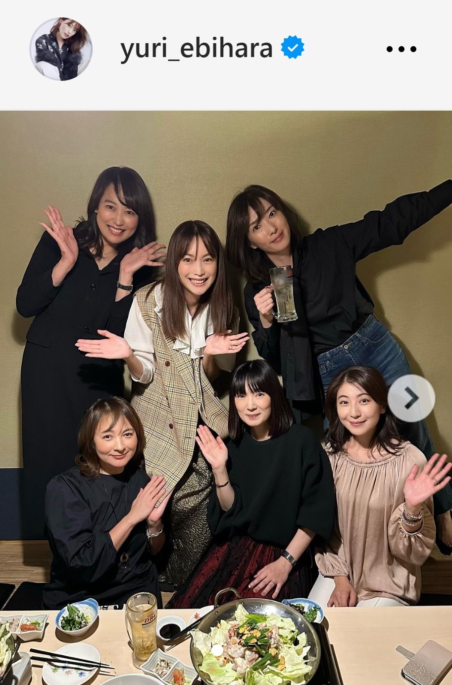 蛯原友里（後列中央）と福岡のモデルの先輩との再会ショット（蛯原友里のインスタグラムから）