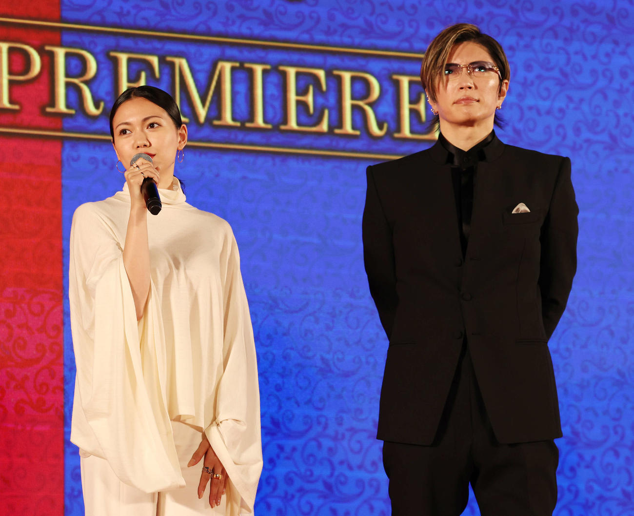 映画「翔んで埼玉～琵琶湖より愛をこめて～」ジャパンプレミアに登壇した二階堂ふみ（左）とGACKT（撮影・宮地輝）