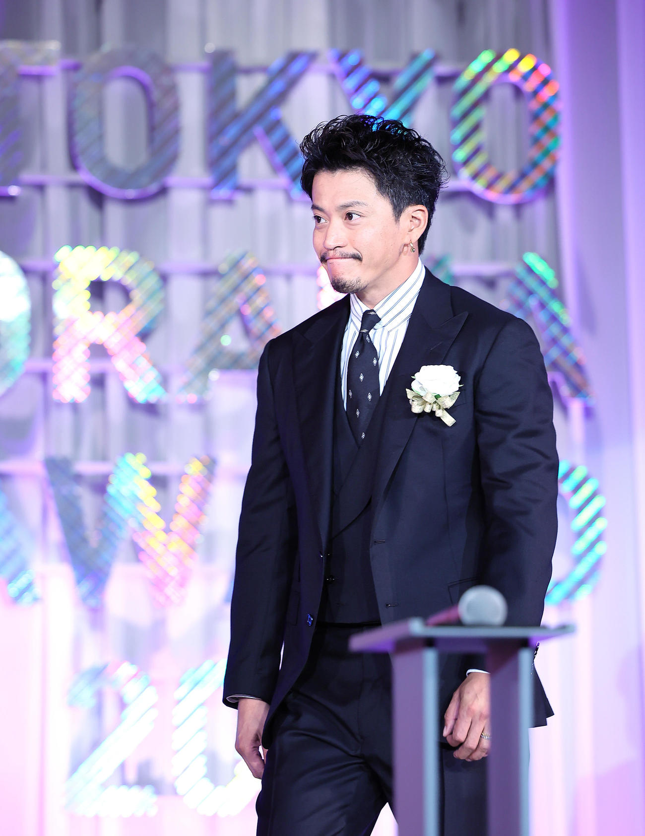 主演男優賞を受賞した小栗旬（撮影・足立雅史）