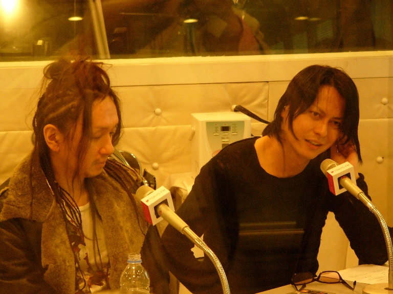BUCK－TICK今井寿（左）と櫻井敦司さん（2009年2月撮影）