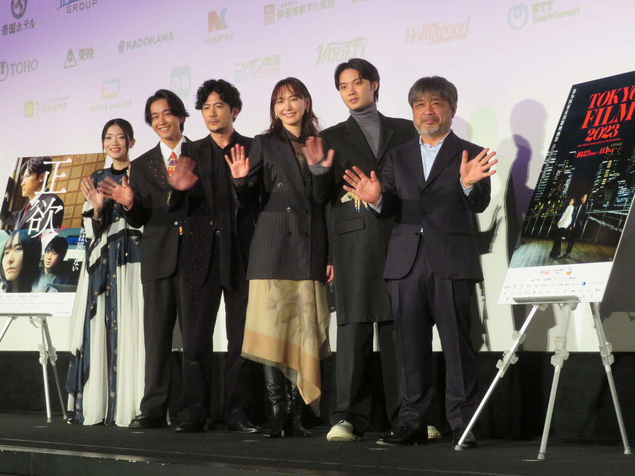 映画「正欲」東京国際映画祭ワールドプレミア上映に登壇した、左から東野絢香、劇団EXILE佐藤寛太、稲垣吾郎、新垣結衣、磯村勇斗、岸善幸監督（撮影・村上幸将）