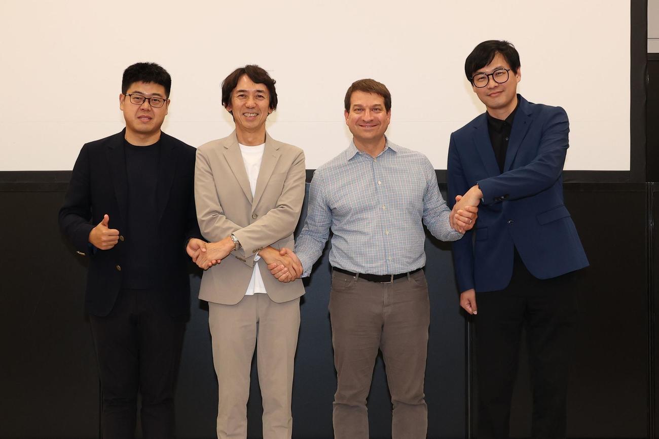 「フジテレビグローバル事業戦略発表会」に出席する、左からレオ・チャン（中国Bilibili副総裁）、大多亮（フジテレビ専務取締役）、リック・ジェイコブス（アメリカスカイバウンド　リニアコンテンツ担当マネージングパートナー）、ファン・ゼホン（韓国カカオエンターIP事業部長）（C）フジテレビ