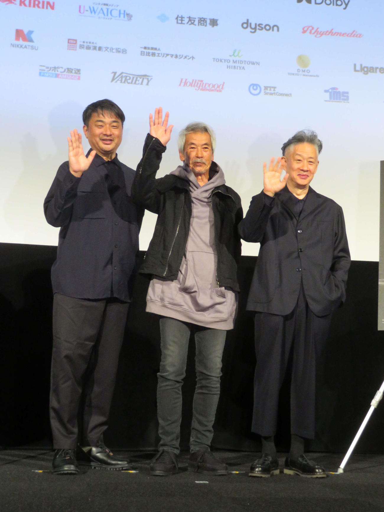 東京国際映画祭で世界初上映された短編映画「Some Body Comes Into the Light」舞台あいさつに登壇した、左から高崎卓馬氏、田中泯、三宅純（撮影・村上幸将）