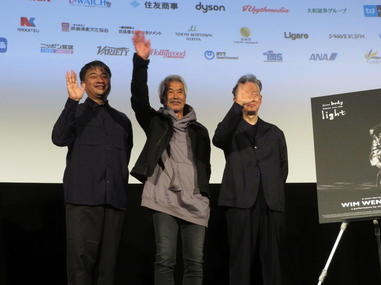 東京国際映画祭で世界初上映された短編映画「Some Body Comes Into the Light」舞台あいさつに登壇した、左から高崎卓馬氏、田中泯、三宅純（撮影・村上幸将）
