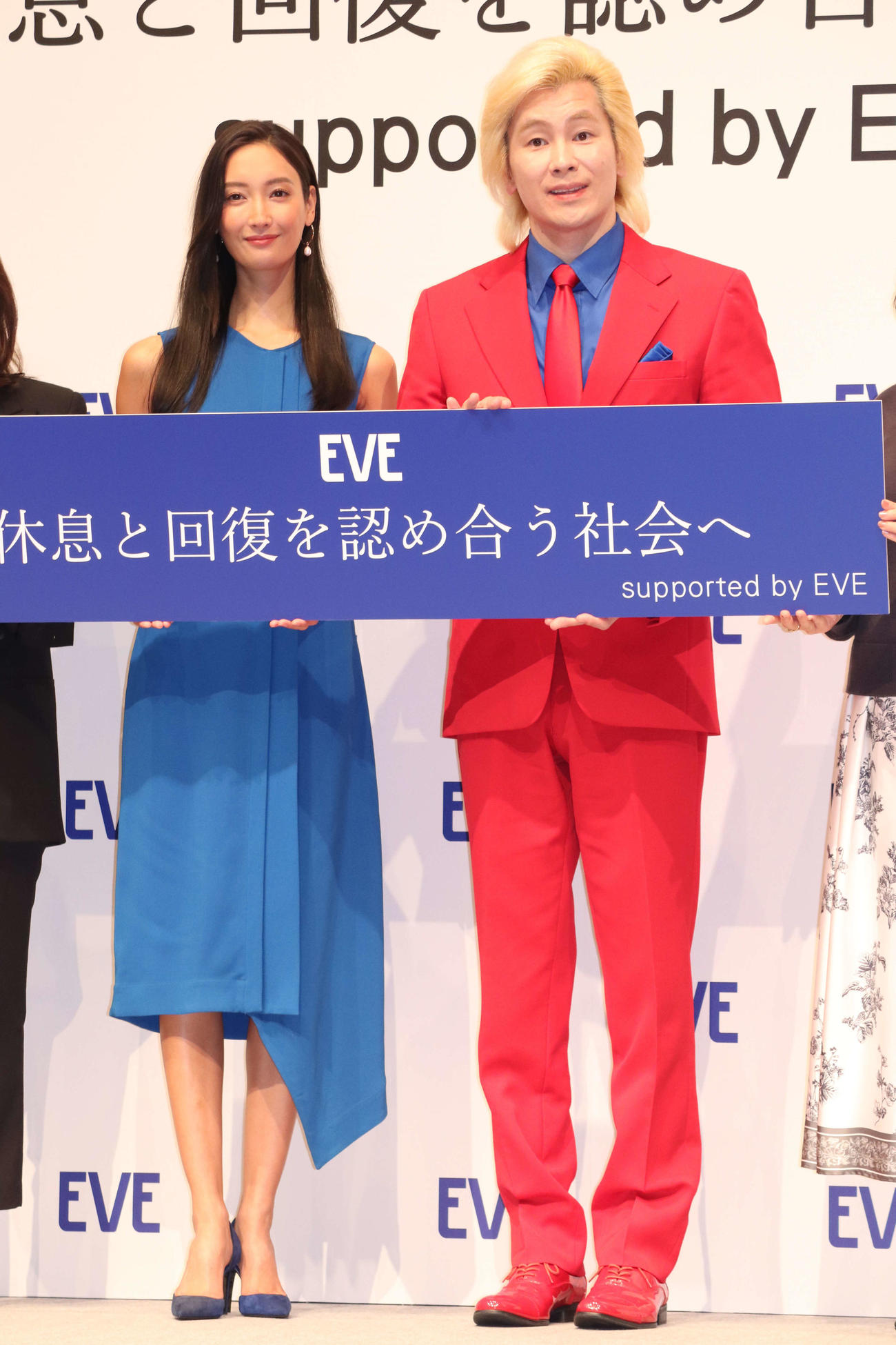 「休息と回復を認め合う社会へ　supported by EVE」発表会に登壇した菜々緒とカズレーザー（撮影・加藤理沙）
