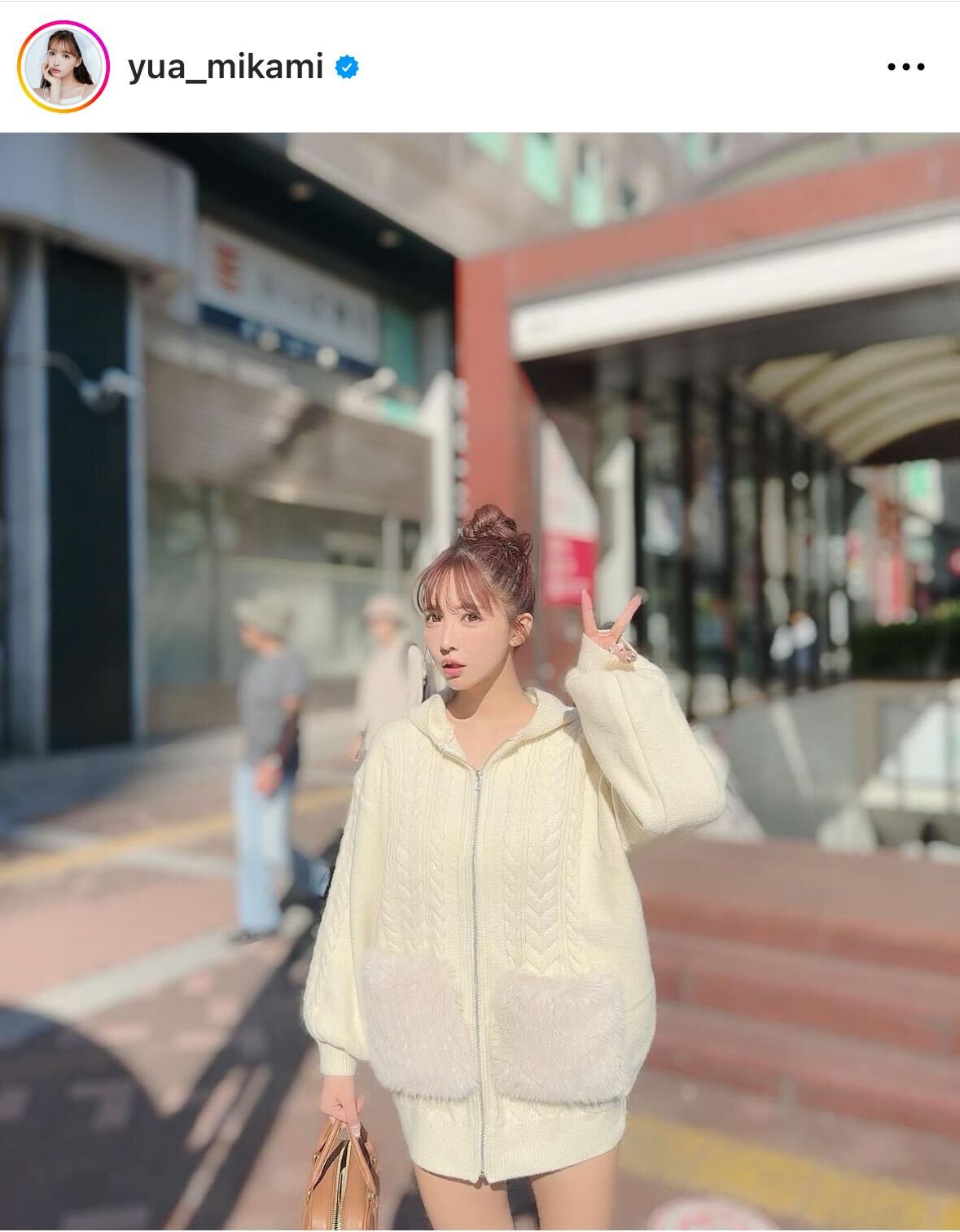 超ミニ丈ワンピ姿の三上悠亜（三上悠亜のインスタグラムから）
