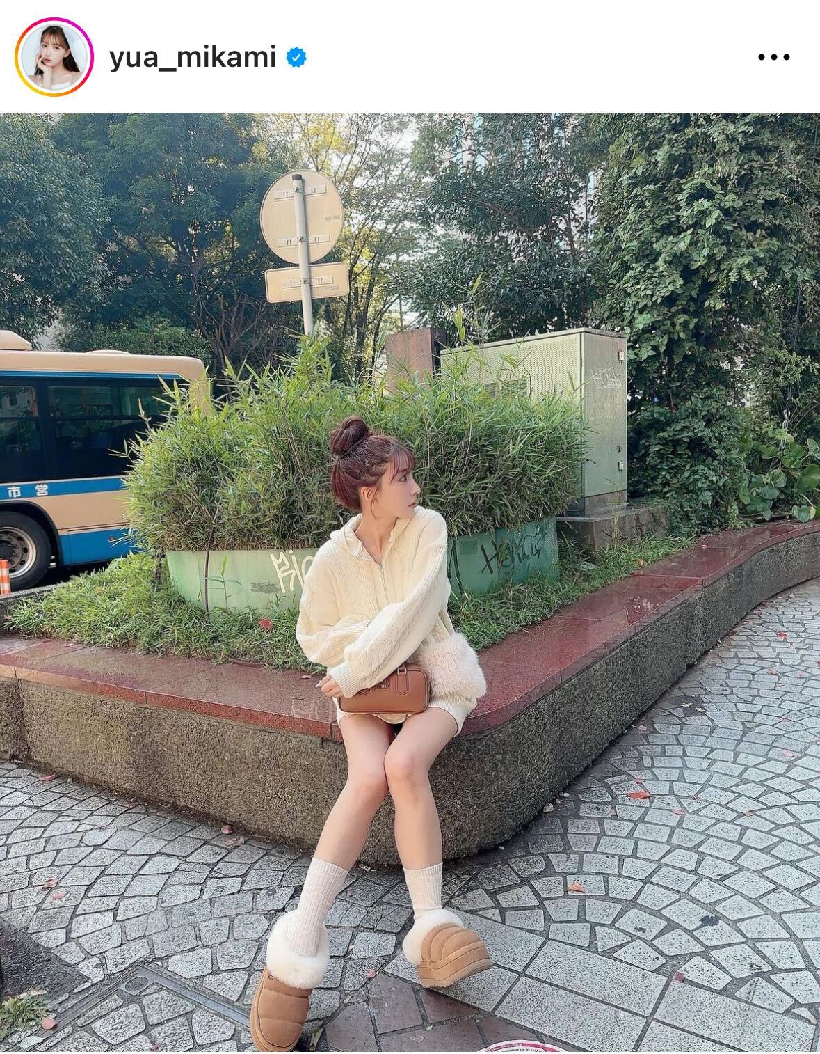 超ミニ丈ワンピで生美脚を披露した三上悠亜（三上悠亜のインスタグラムから）