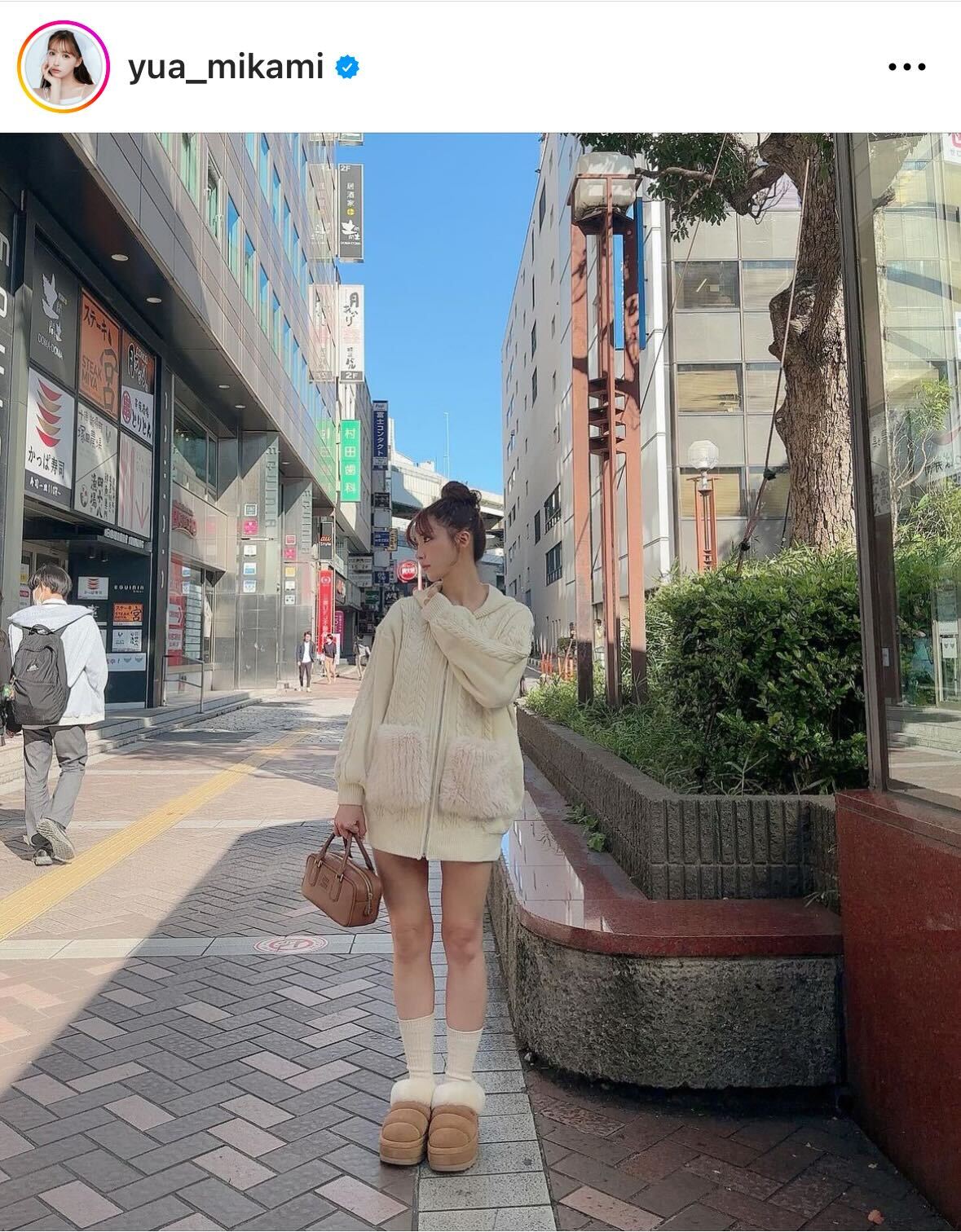 超ミニ丈ワンピで生美脚を披露した三上悠亜（三上悠亜のインスタグラムから）