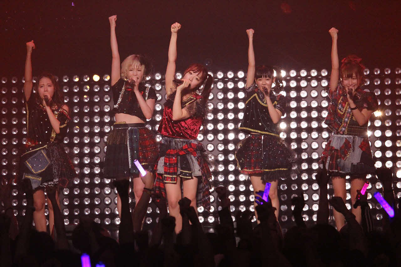 クリスマスに全国ツアー最終公演を行った妄想キャリブレーション（2016年12月撮影）