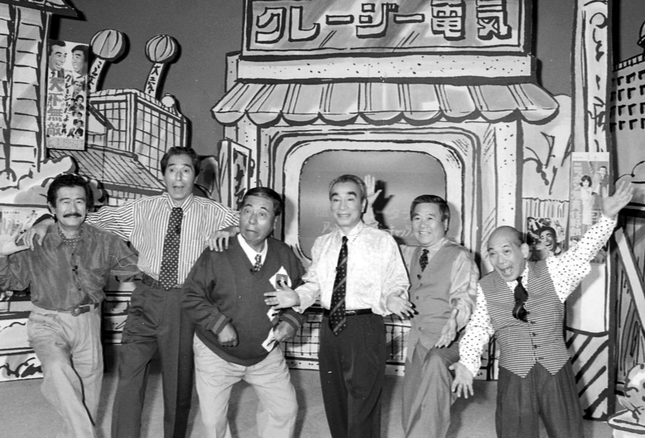 1991年6月、テレビ番組に出演したクレージーキャッツのメンバー。（左から）安田伸さん、犬塚弘さん、ハナ肇さん、植木等さん、谷啓さん、桜井センリさん（共同）