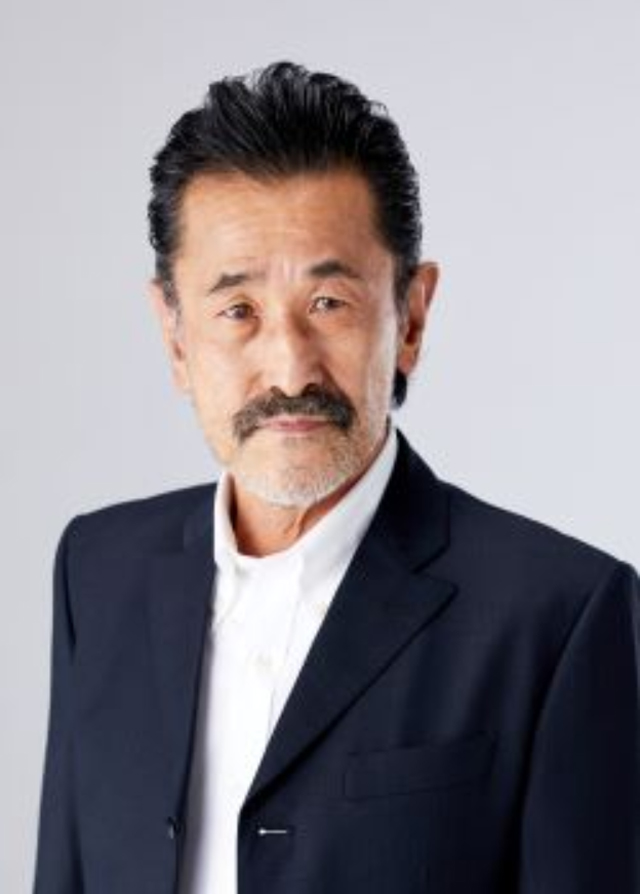 蟷螂襲さん（所属事務所の公式HPから）