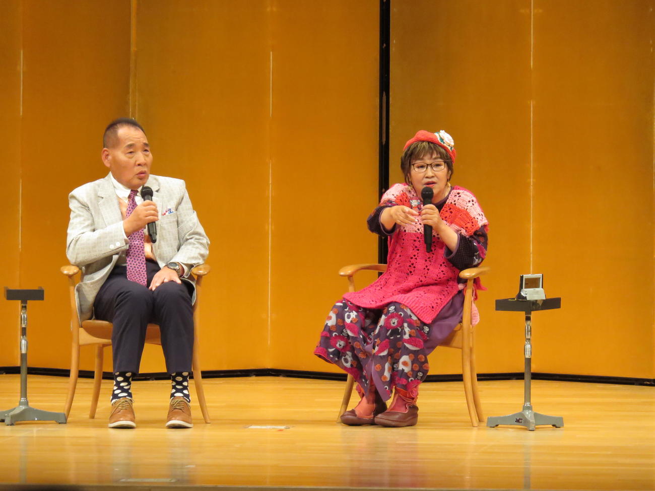 約2年半ぶりに舞台出演した宮川花子（右）と夫の大助（2021年12月撮影）