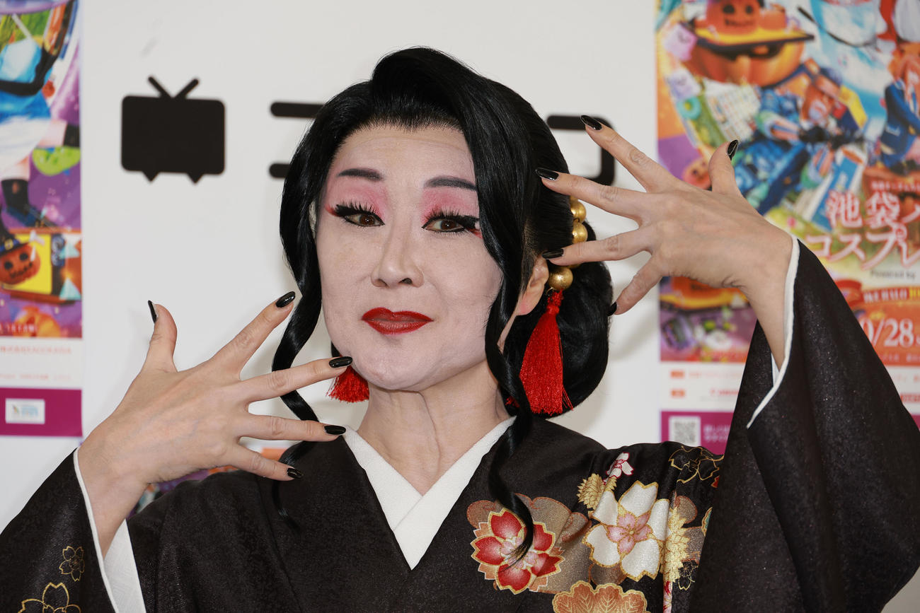 パレード後に会見する小林幸子（撮影・中島郁夫）