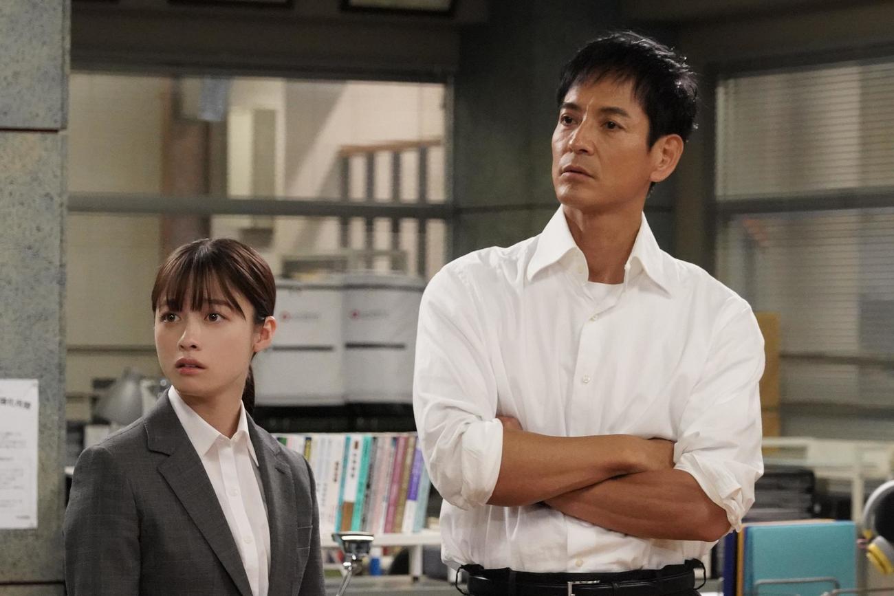 「トクメイ！警視庁特別会計係」に出演する橋本環奈、沢村一樹（C）カンテレ