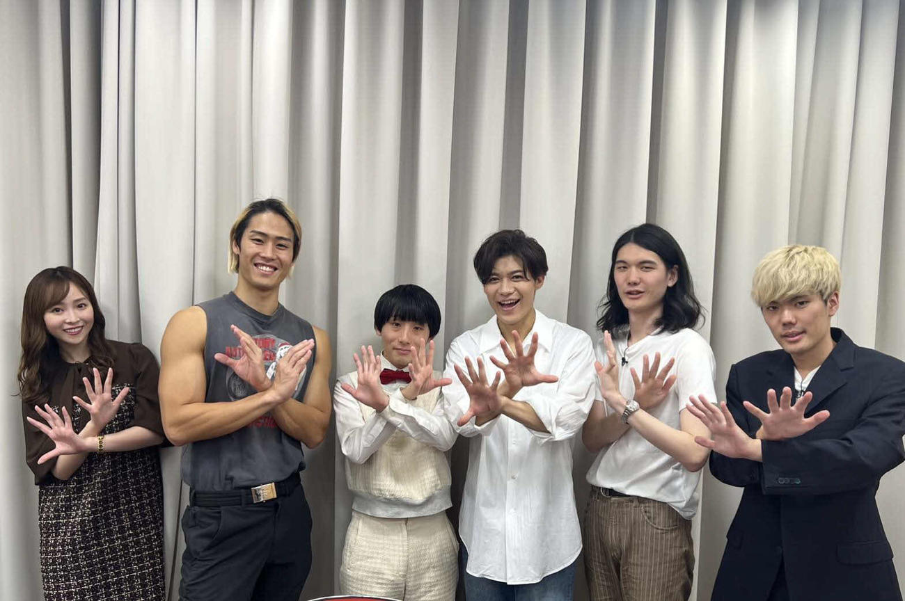 BSよしもと「キクテレミルラジ265」にゲスト出演した新浜レオン（左から4人目）