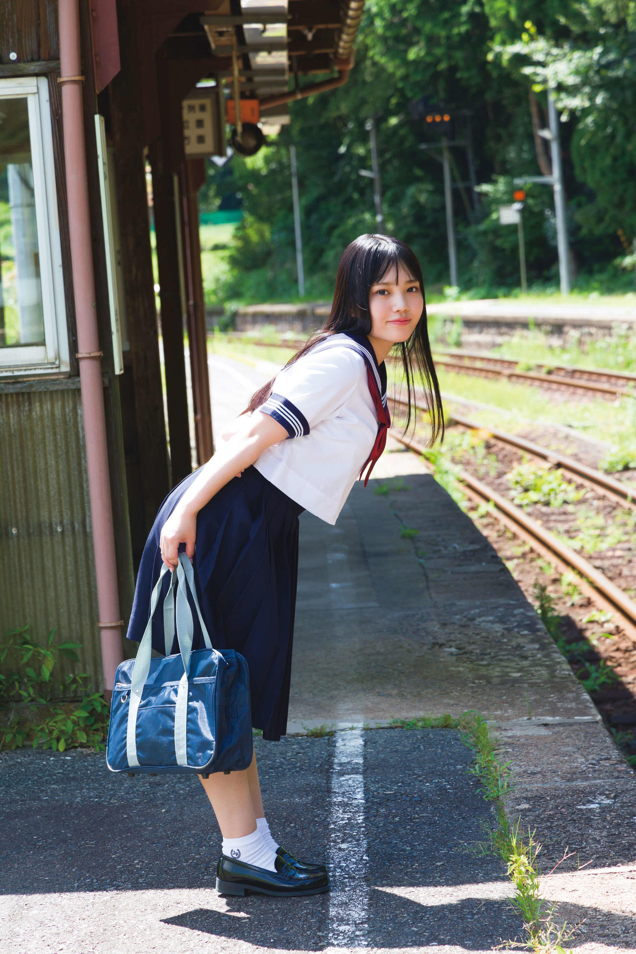鈴原すずのファースト写真集「すずのゆめ」（撮影／Takeo Dec.）