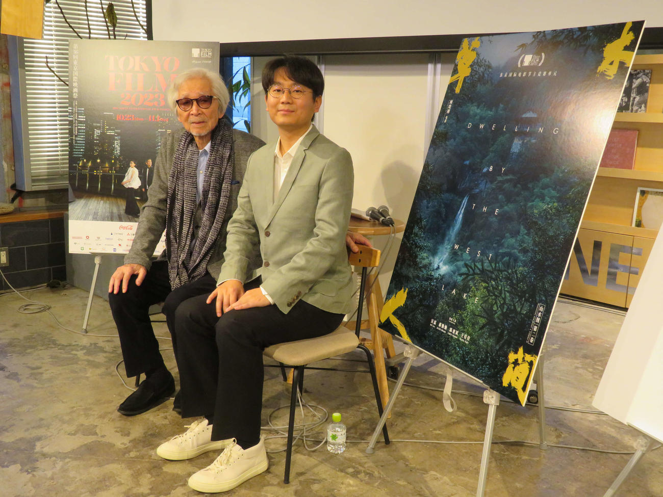 東京国際映画祭で対談した山田洋次監督（左）とグー・シャオガン監督（撮影・村上幸将）