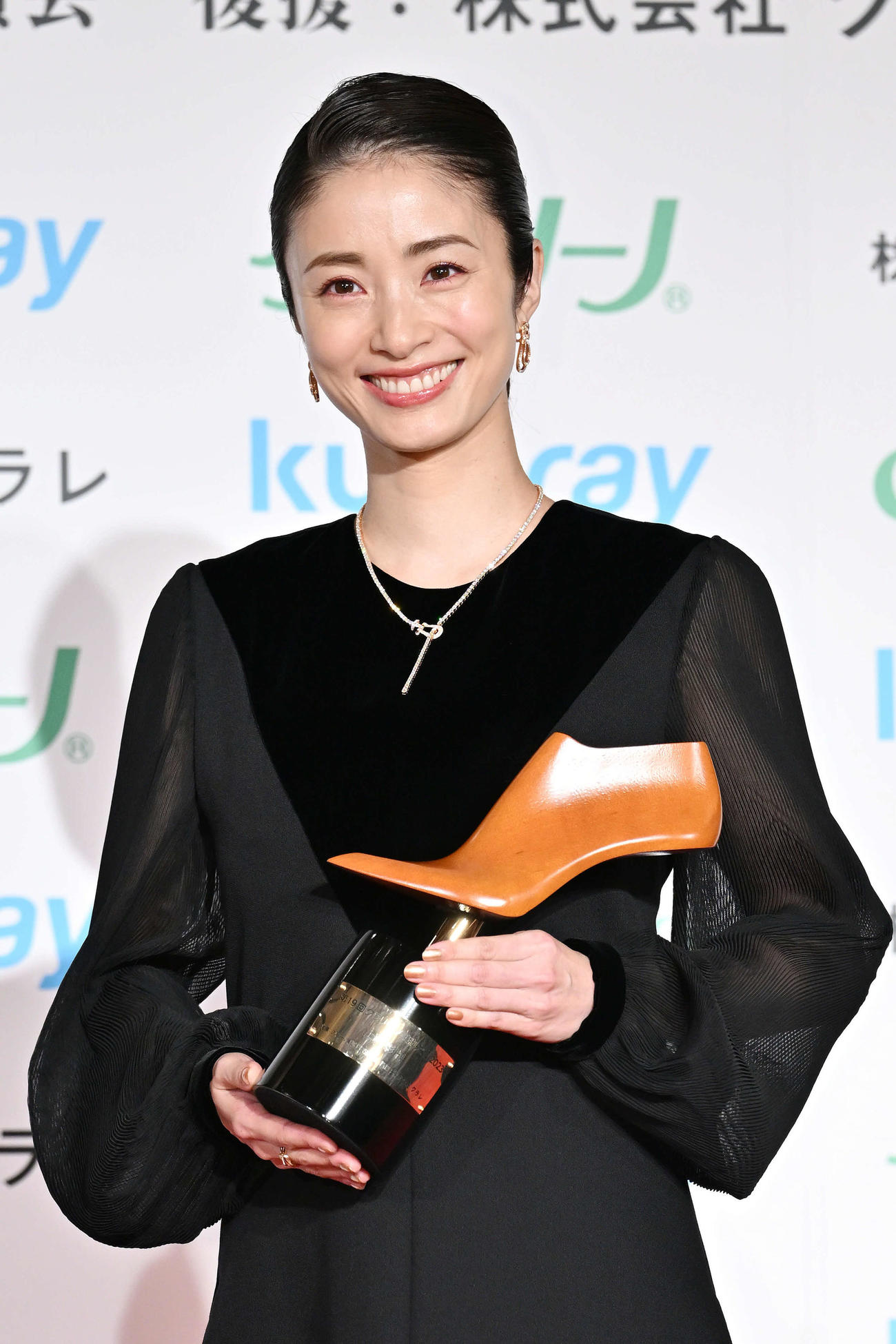 30代部門を受賞した上戸彩（撮影・滝沢徹郎）