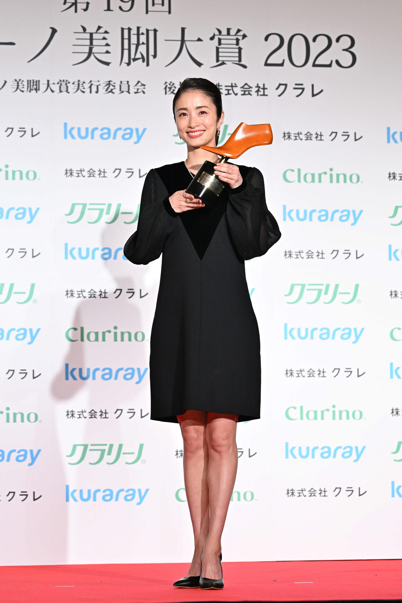 30代部門を受賞した上戸彩（撮影・滝沢徹郎）